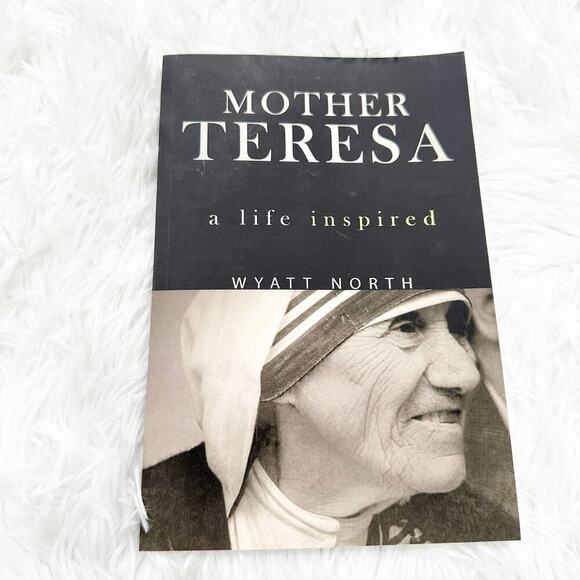 Mother Teresa A Life Inspired Wyatt North Paperback Book - Picture 4 of 5